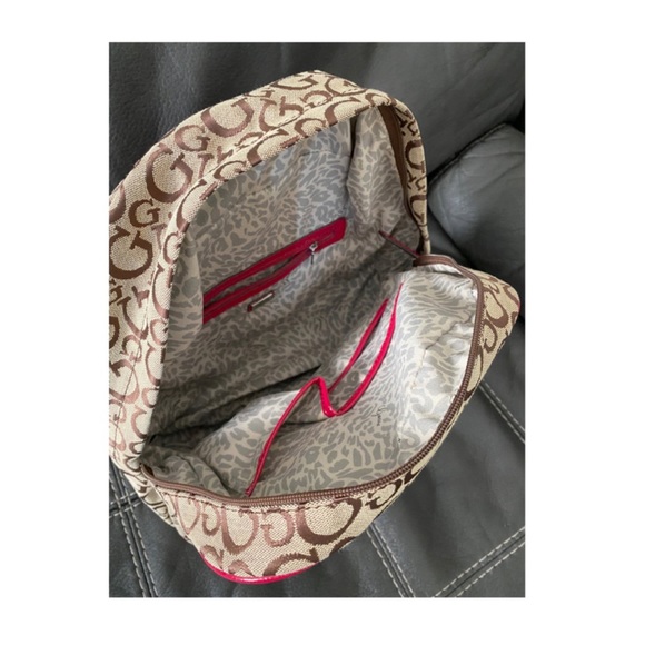 ‘Like-New Mini Guess Backpack’🎒💫 - Picture 7 of 16